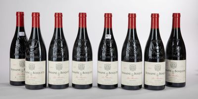 six bouteilles de vin rouge alignées