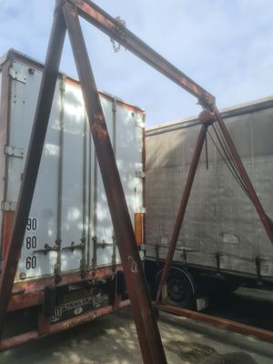 un portique de levage mobile métallique - Photo 1