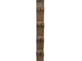 une image représentant une grande sculpture en bois sur fond blanc