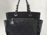 sac cabas Chanel en cuir matelassé noir