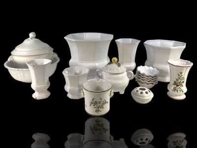 Lot de bibelots en faïence de Moustiers et une soupière en f… - Photo 1