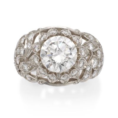 une bague Art déco sertie d'un diamant, signée Van Cleef