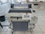 a machine that is sitting on the floor in the room