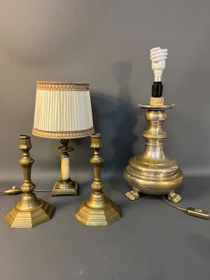 two lamps and a lamp shade are sitting on a table