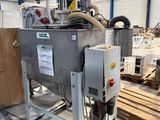 une machine qui se trouve à l'intérieur d'un bâtiment