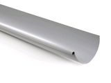 une image montrant un gros plan d'un tube métallique posé sur une surface blanche