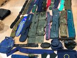 beaucoup de vêtements qui traînent par terre