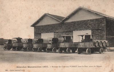 CPA : Grandes Manœuvres 1907. Batterie des Camions Purrey dans le parc