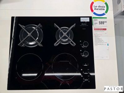 une plaque de cuisson noire équipée de deux feux