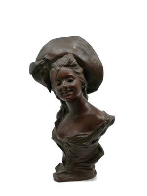 buste en bronze représentant une femme coiffée d'un chapeau