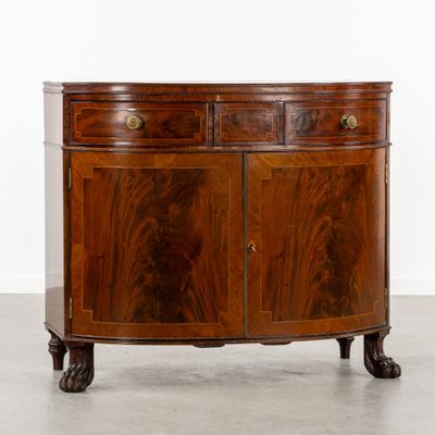 Buffet anglais, en acajou, monté sur pieds griffes, style Ge…