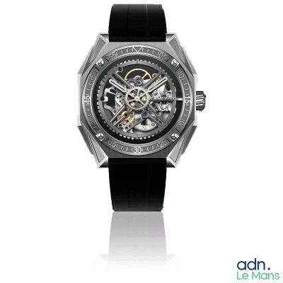 une image d'une montre en gros plan sur fond blanc