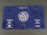 plaque française ornée d'un blason