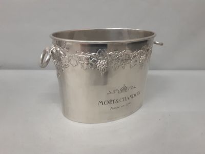un seau à glace en métal plaqué argent, muni de poignées