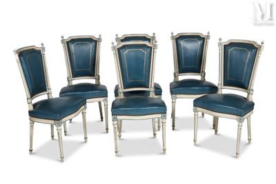 lot de six chaises de salle à manger de style Louis XVI avec assise recouverte de cuir bleu