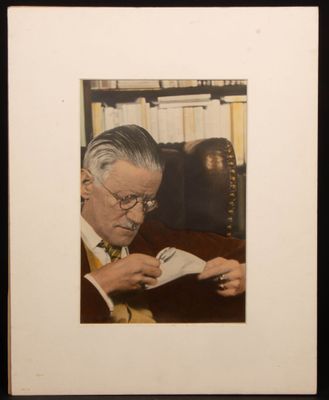 isèle FREUND (1908-2000) James Joyce à la loupe, Paris (1939…