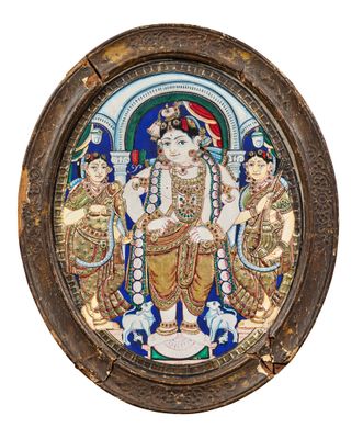 une photo d'une assiette décorative sur laquelle figure l'image d'un dieu hindou