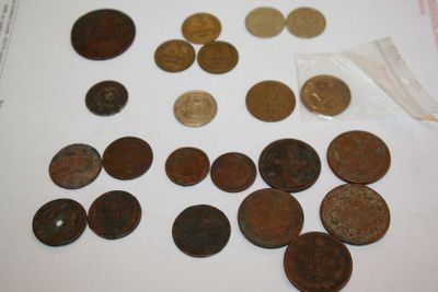 a lot of coins that are on the table