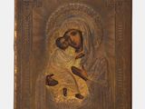 une icône ancienne en bois représentant la Vierge Marie et l'Enfant Jésus