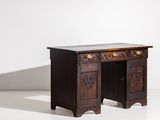 une photo d'un bureau en bois avec un plateau en marbre