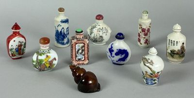 a lot of small vases that are sitting on a table