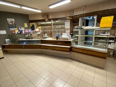 2 vitrines sèches et meuble comptoir usagés Vente à l'Hôtel …