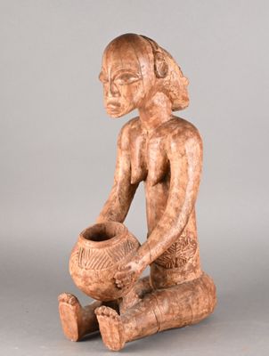 une image représentant une statue de femme tenant un pot