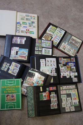 6 albums de timbres oblitérés, thématique foot
