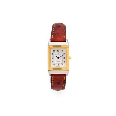 Image d'une montre-bracelet de femme sur fond blanc