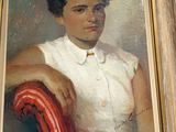 tableau représentant une femme en robe blanche assise sur une chaise rouge