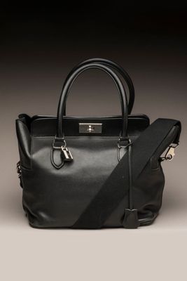 ². HERMES - SAC à main modèle "Toolbox" en cuir noir, doublu…