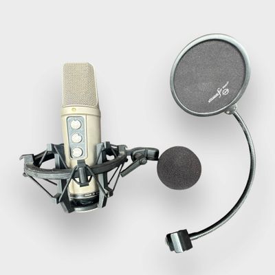 un micro muni d'un casque intégré