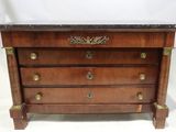 commode ancienne avec dessus en marbre et poignées en laiton