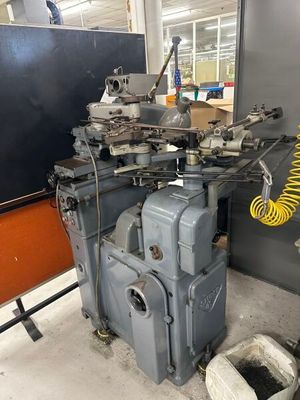 une image d'une machine dans une usine