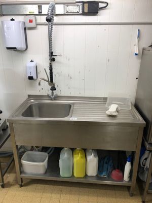 Plonge à 1 bac en inox avec dosseret, plateau d'entrejambe e… - Photo 1