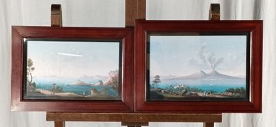 deux tableaux posés sur un chevalet, avec une montagne en arrière-plan