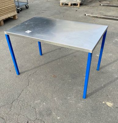 1 Table de desserte basse ou support machine avec plan inox …