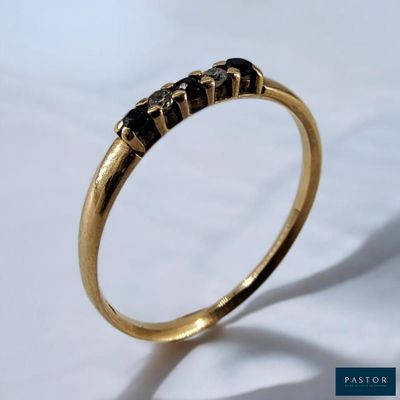 Alliance en or jaune 9K (375 millièmes) sertie de diamants d…