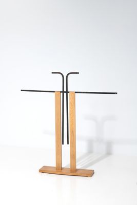 paire de pieds de table en bois et en métal, comportant chacun une barre