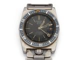 une image d'une montre-bracelet sur fond blanc