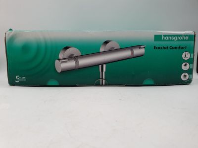 une image montrant un gros plan d'une boîte contenant un microphone