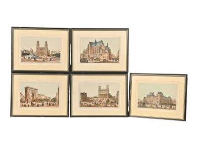 quatre photos encadrées représentant un bâtiment avec une tour horloge en arrière-plan