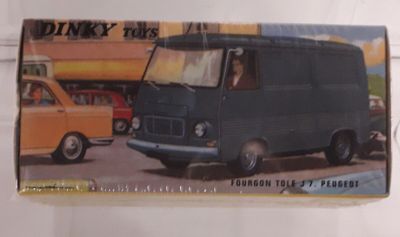 DINKY TOYS fourgon tole J7 peugeot