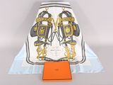 versa versa versa scarf with gold chains and chains on it