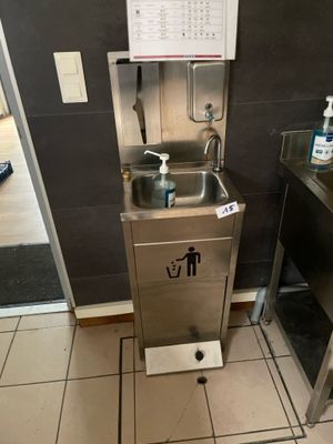 Lave main inox à commande fémorale - Photo 1