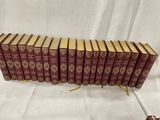 un coffret de douze livres de la Bible