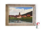 une peinture à l'huile représentant un village au bord d'une rivière, avec une église en arrière-plan