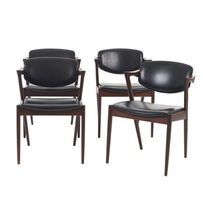 lot de quatre chaises de salle à manger en cuir noir