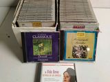 Deux cassettes et un CD sont posés sur une table