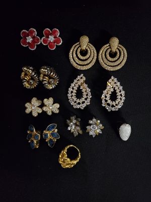 Réunion de bijoux fantaisie comprenant : CINER paire de clips d'oreill - Photo 1